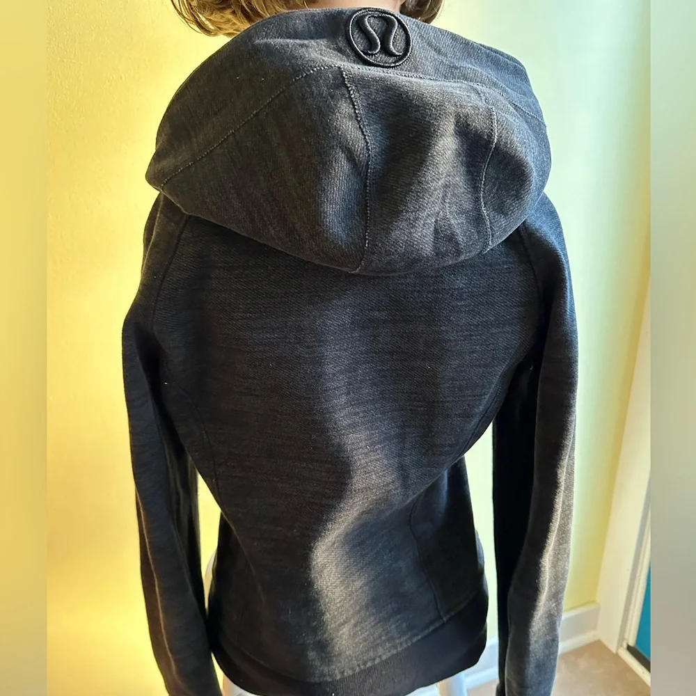 Athleisure Yoga Dark Gray Soot EUC lululemon Full Zip Funnel Hoodie ~ maybe XS/S